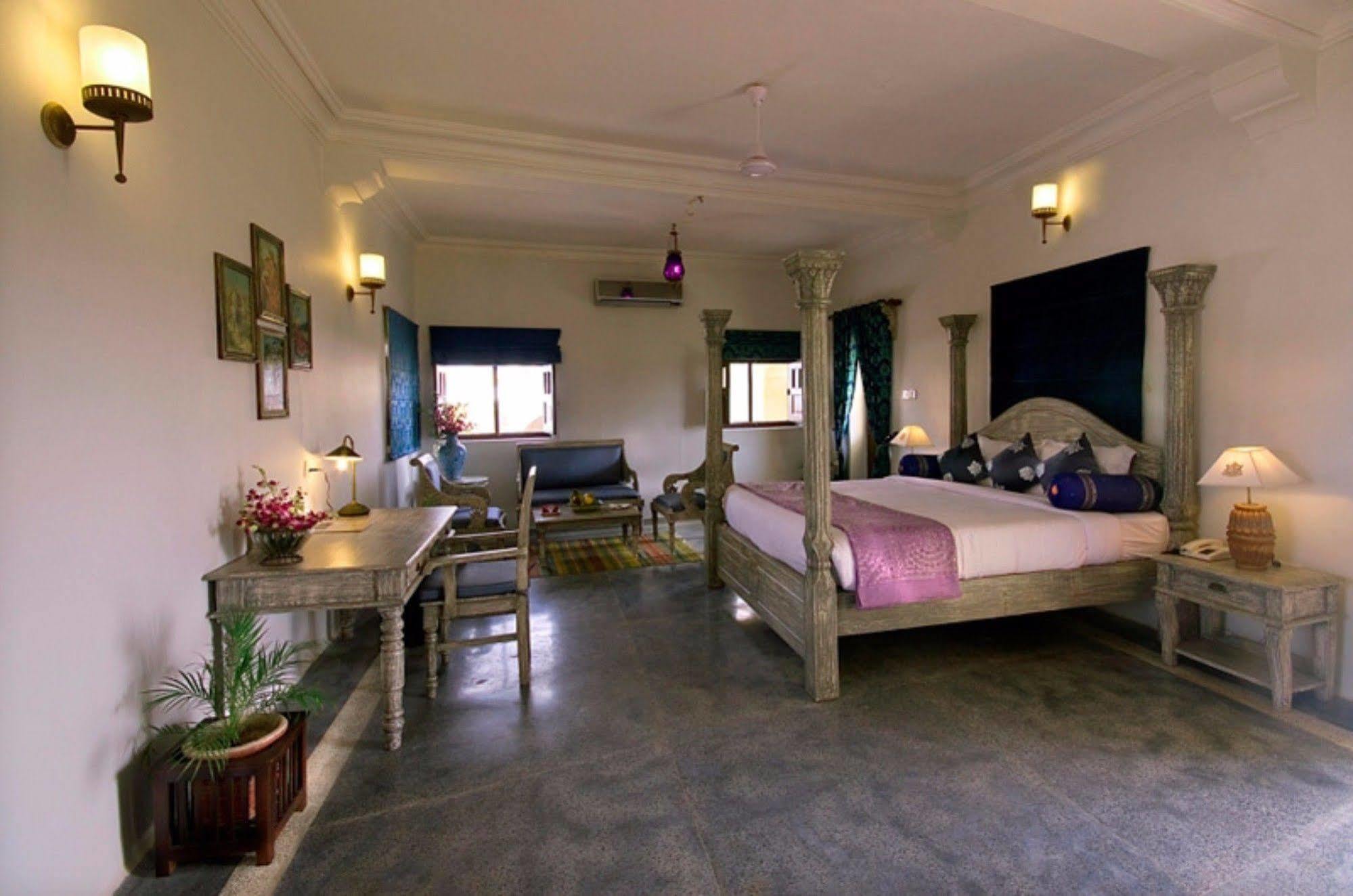 ฟอร์ต ขีจรรลา Hotel Khejarla ภายนอก รูปภาพ