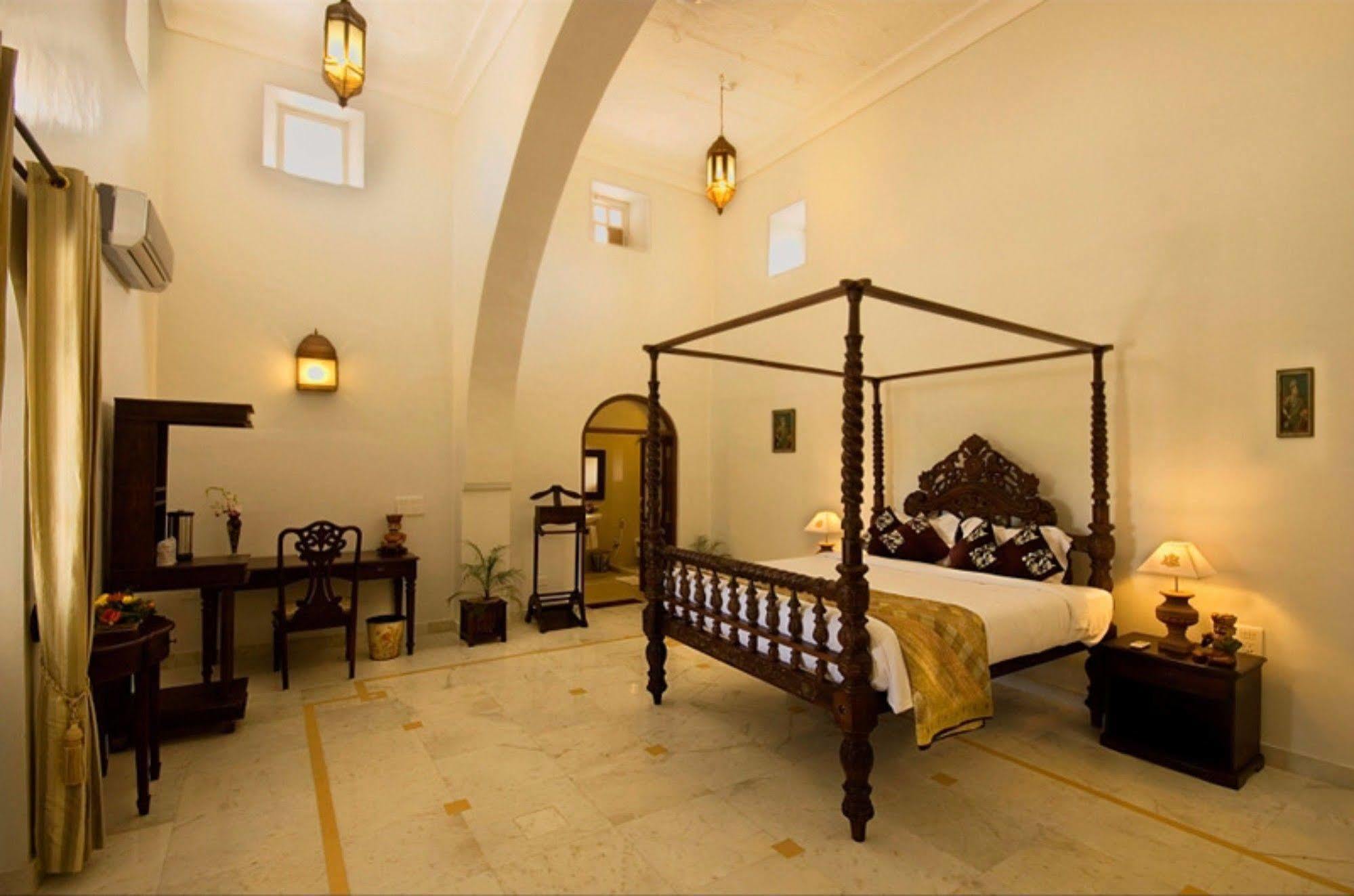 ฟอร์ต ขีจรรลา Hotel Khejarla ภายนอก รูปภาพ