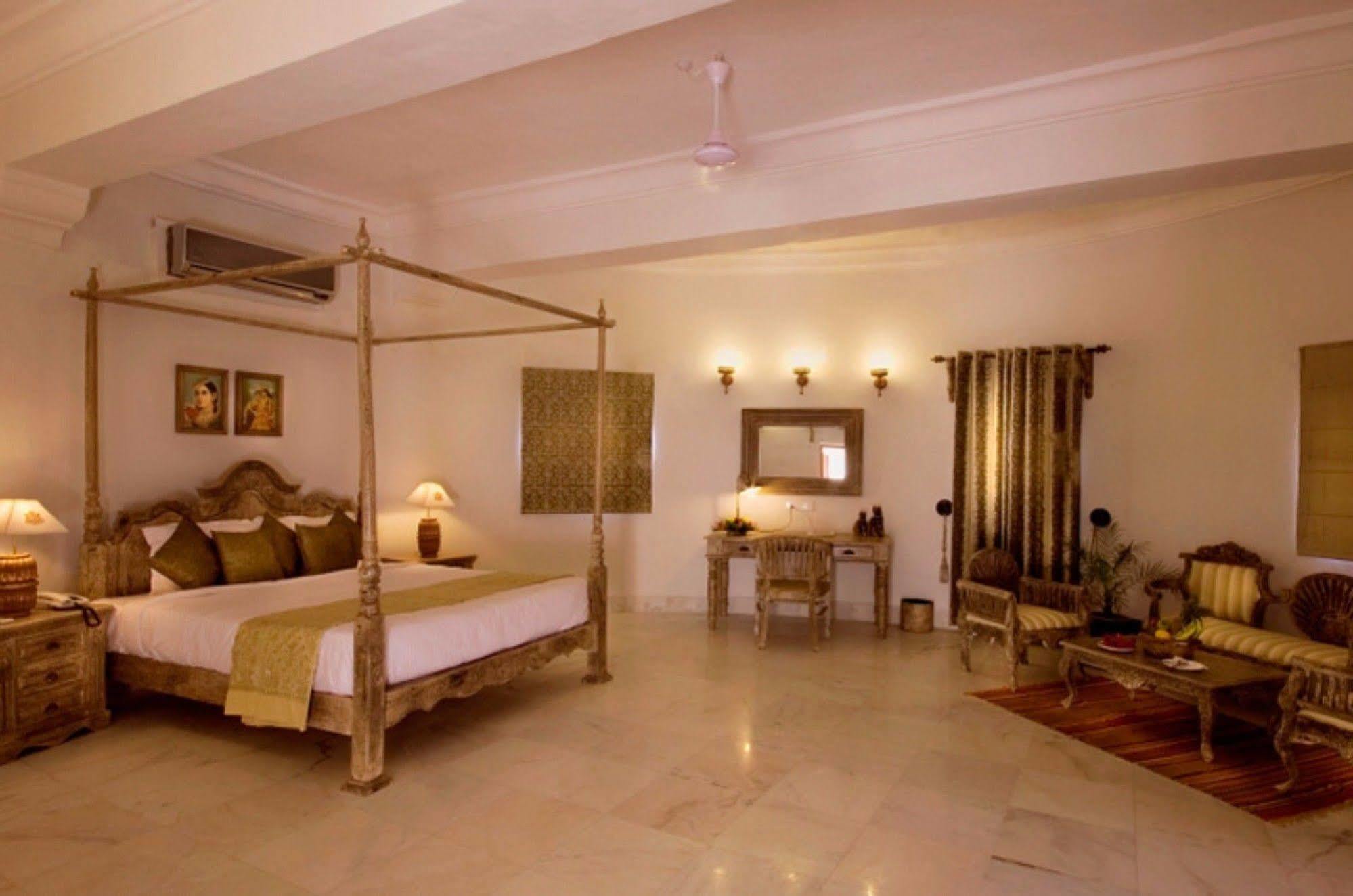 ฟอร์ต ขีจรรลา Hotel Khejarla ภายนอก รูปภาพ