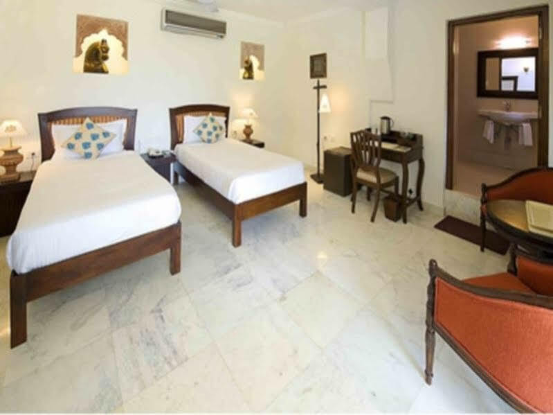 ฟอร์ต ขีจรรลา Hotel Khejarla ภายนอก รูปภาพ