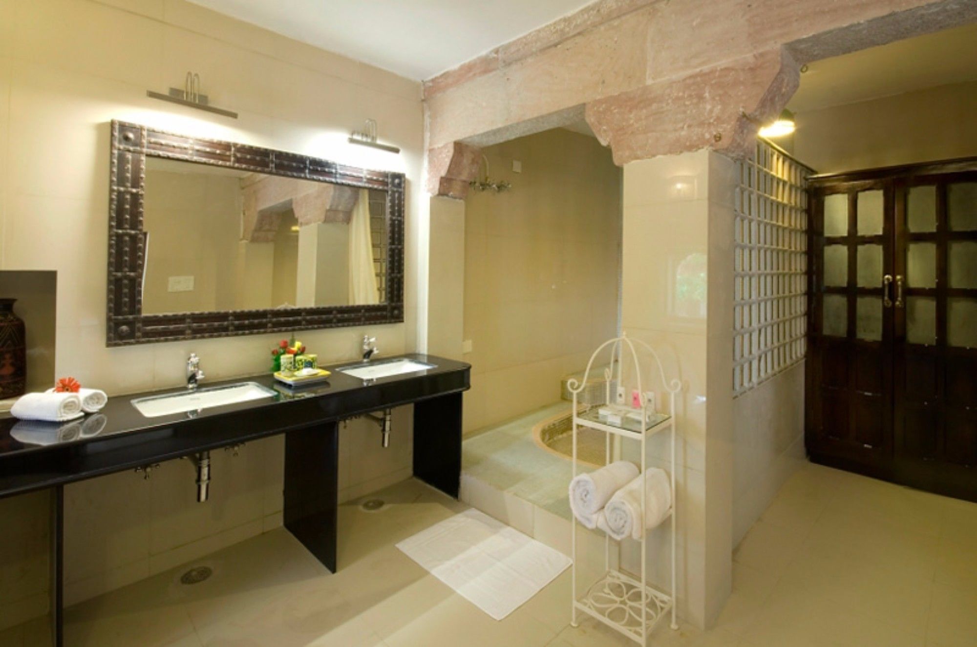 ฟอร์ต ขีจรรลา Hotel Khejarla ภายนอก รูปภาพ