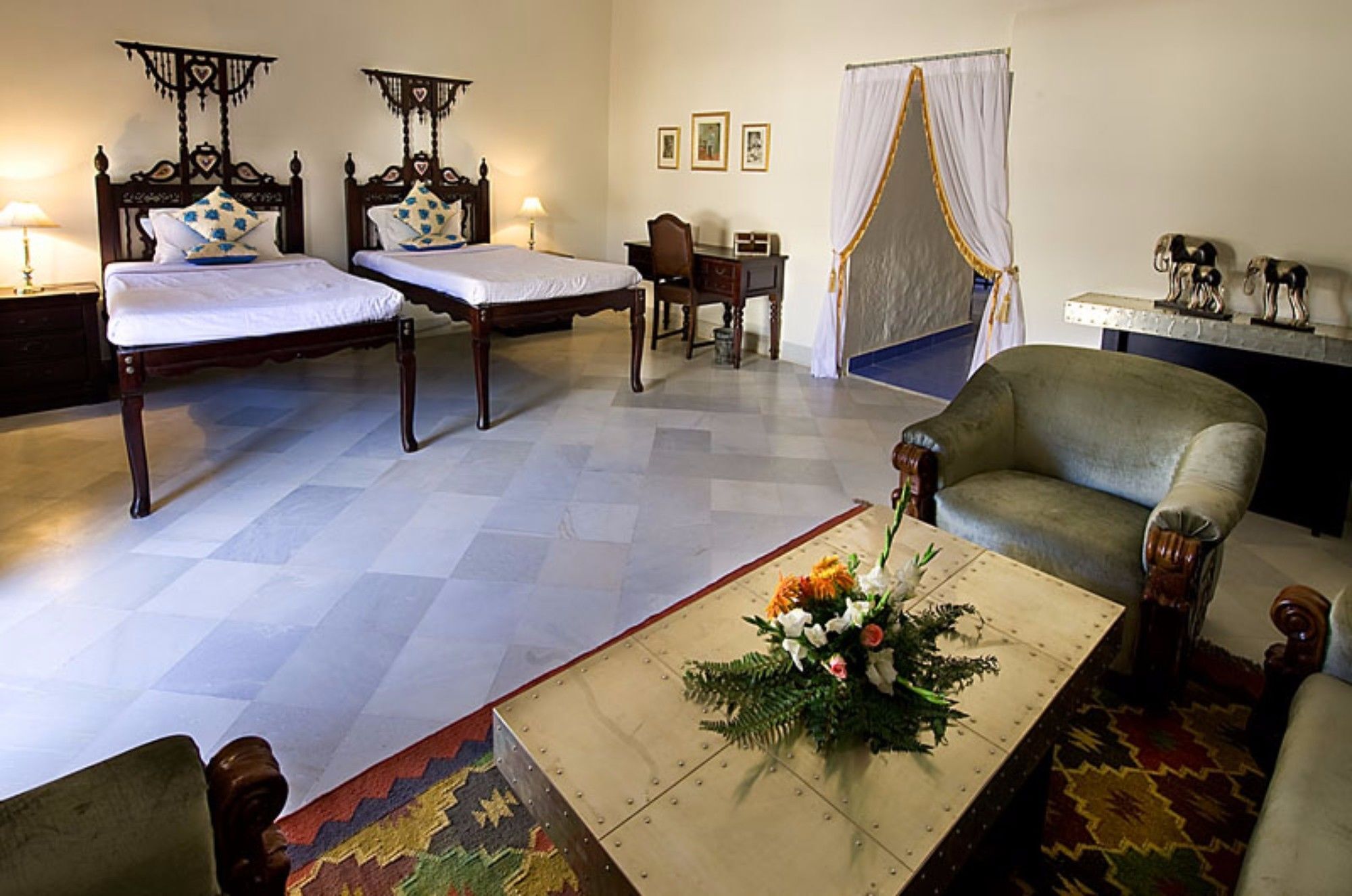 ฟอร์ต ขีจรรลา Hotel Khejarla ภายนอก รูปภาพ